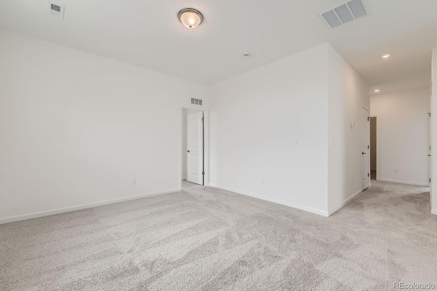 Spacious, unfurnished interior of a new home in Wolf Creek Run, Strasburg (Image 23).