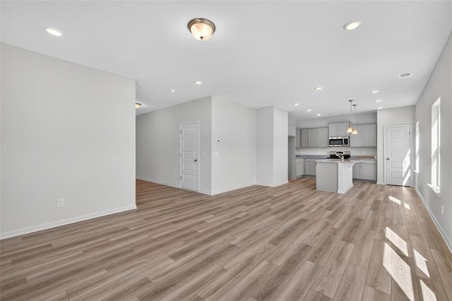 Spacious, unfurnished interior of a new home in Longbrooke, Rome (Image 16).