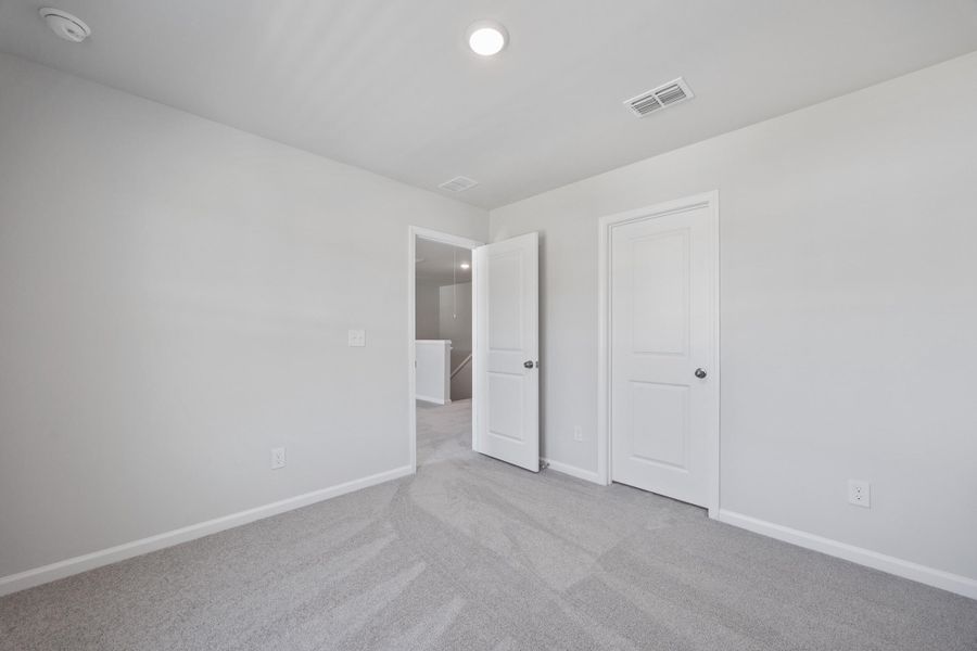 Spacious, unfurnished interior of a new home in Bradford Pointe, Summerville (Image 8).