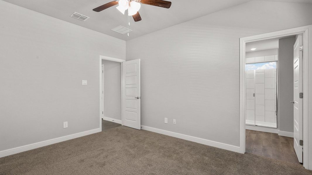 Spacious, unfurnished interior of a new home in The Hills at Reunion, Newark (Image 29).