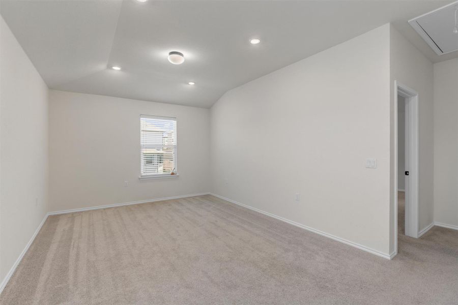 Spacious, unfurnished interior of a new home in , Manor (Image 28).