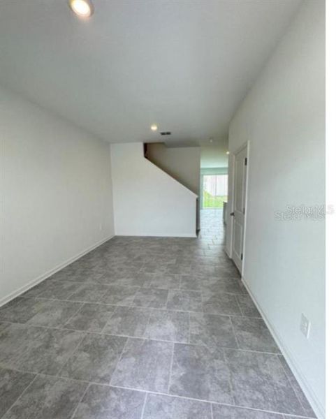 Spacious, unfurnished interior of a new home in , Davenport (Image 9).