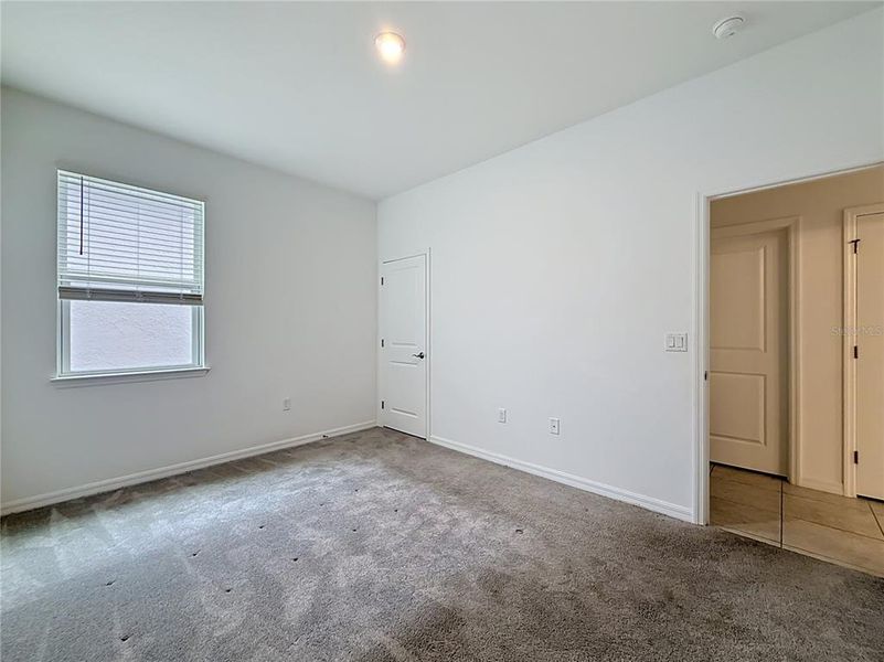 Spacious, unfurnished interior of a new home in , Mascotte (Image 29).