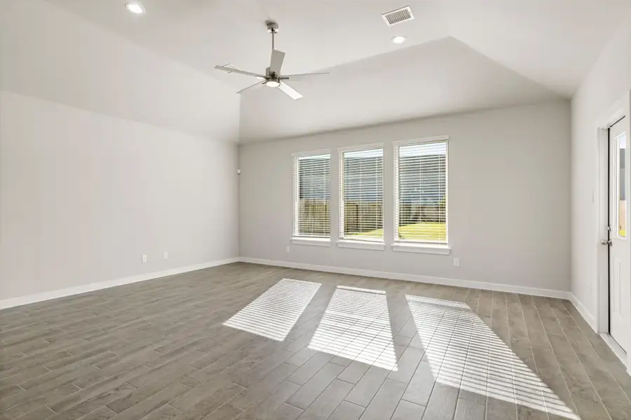 Spacious, unfurnished interior of a new home in Morton Creek Ranch, Katy (Image 11). Spacious, unfurnished interior of a new home in Morton Creek Ranch, Katy (Image 11).