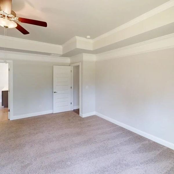 Spacious, unfurnished interior of a new home in Mirror Lake at South Harbour, Villa Rica (Image 12).