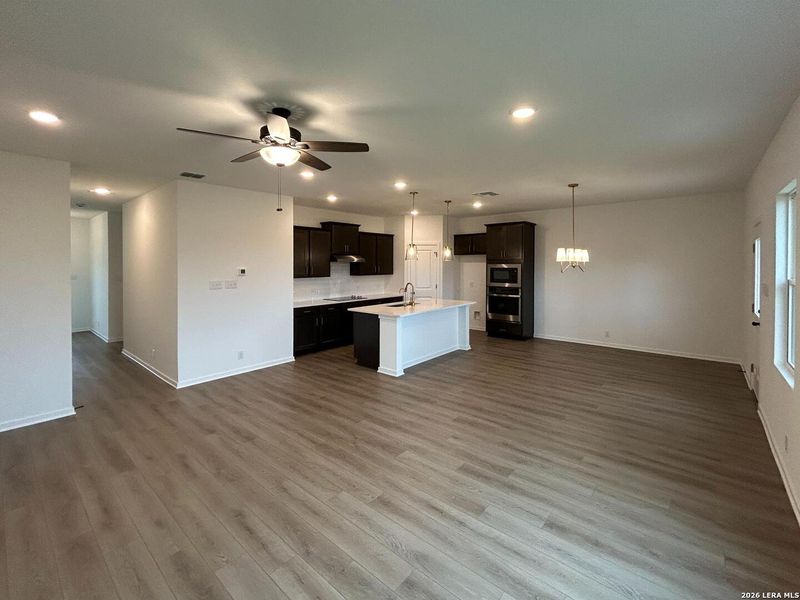 Spacious, unfurnished interior of a new home in Hennersby Hollow, San Antonio (Image 18).