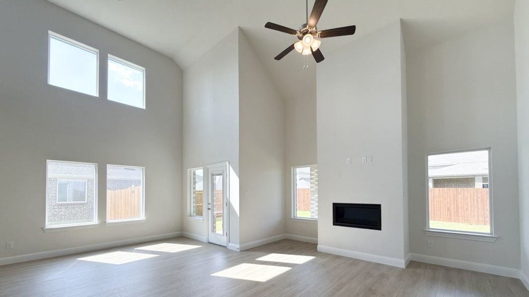 Spacious, unfurnished interior of a new home in Silverado, Aubrey (Image 6).