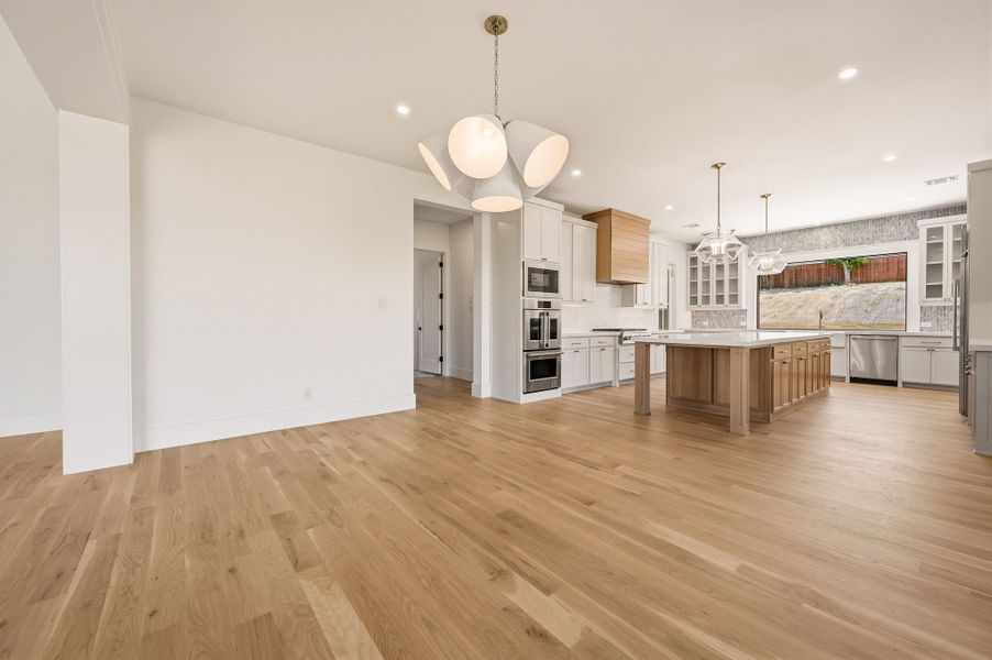 Spacious, unfurnished interior of a new home in Fleming Pointe, Fort Worth (Image 37).