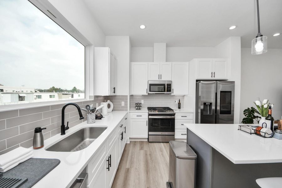 Spacious window for natural lighting. Spacious window for natural lighting.