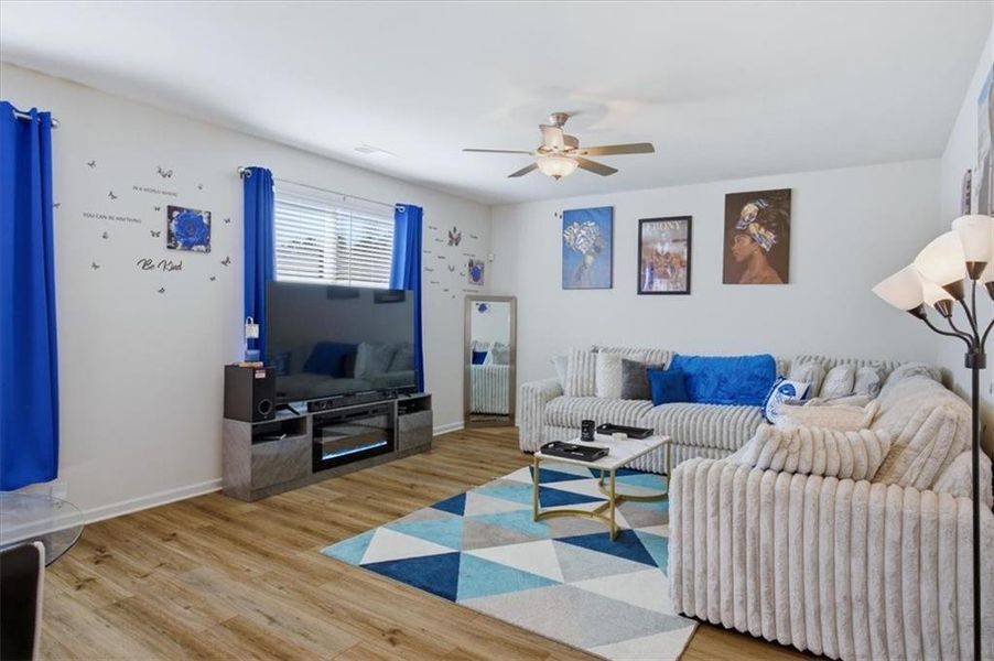 Furnished interior view inside a new home in Tell River, Atlanta (Image 19). Furnished interior view inside a new home in Tell River, Atlanta (Image 19).