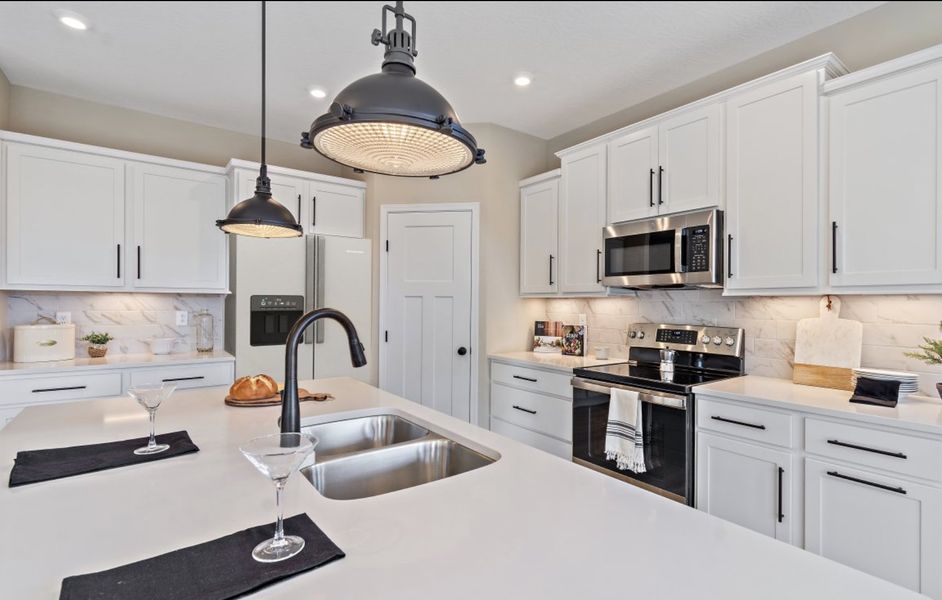 Representative furnished interior of a home built from the Edenton by Fischer Homes in Savannah Lakes, Hiram (Image 18).