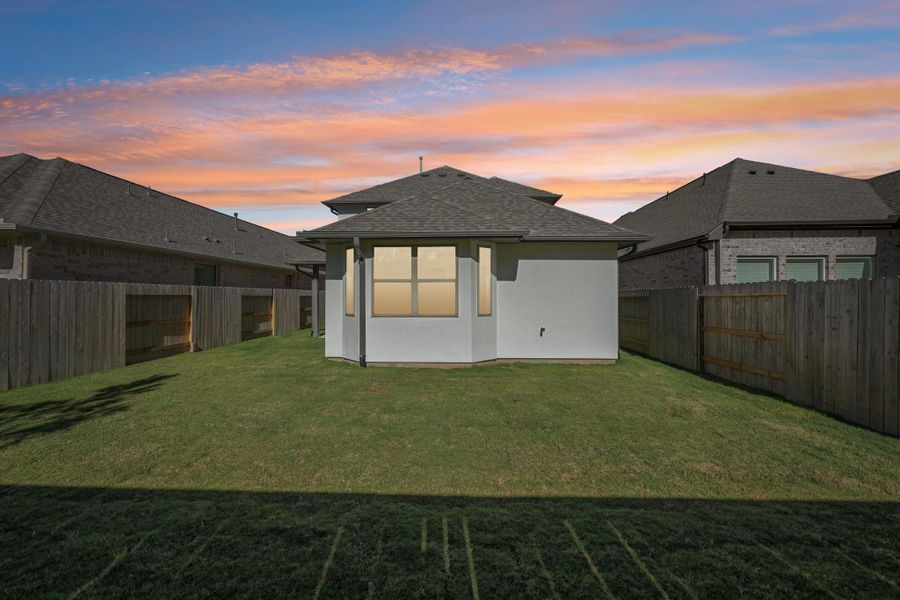 Exterior details and patio area of a home in Evergreen 40', Conroe (Image 27).