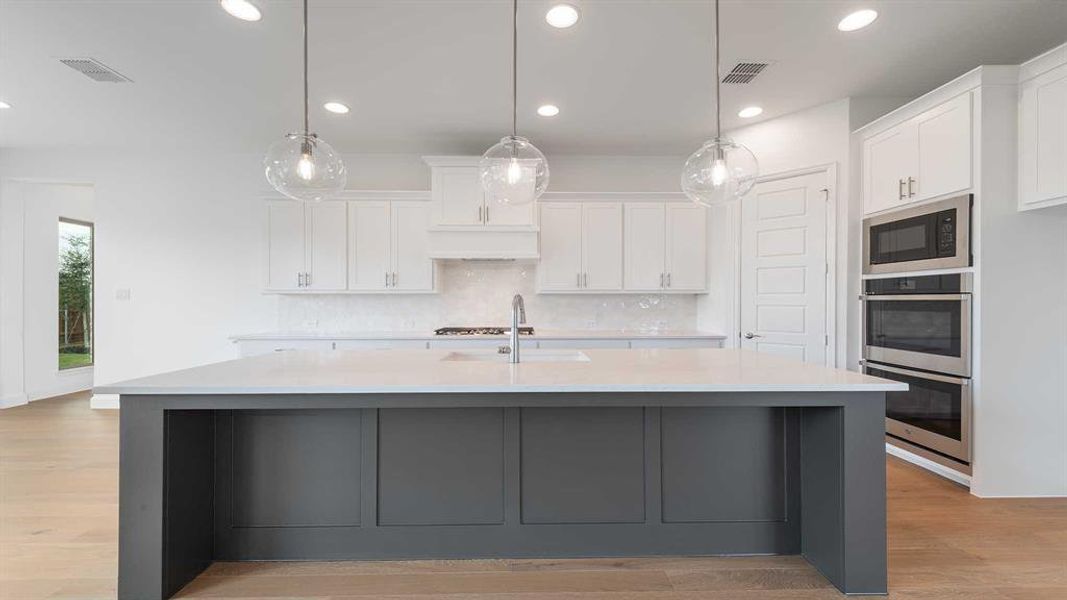 Furnished interior view inside a new home in Myrtle Creek 71', Waxahachie (Image 13).