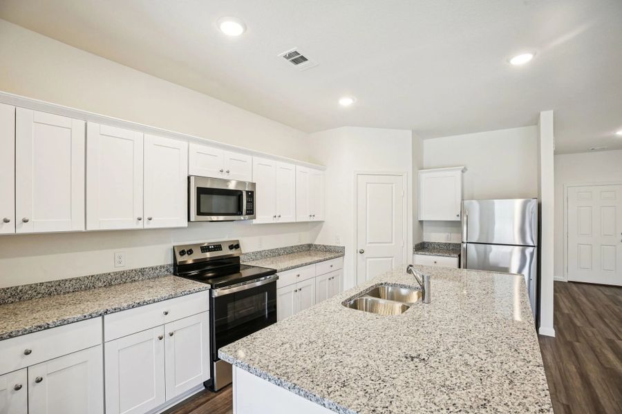 Representative furnished interior of a home built from the Sagan by Starlight Homes in Ashland, Angleton (Image 13).