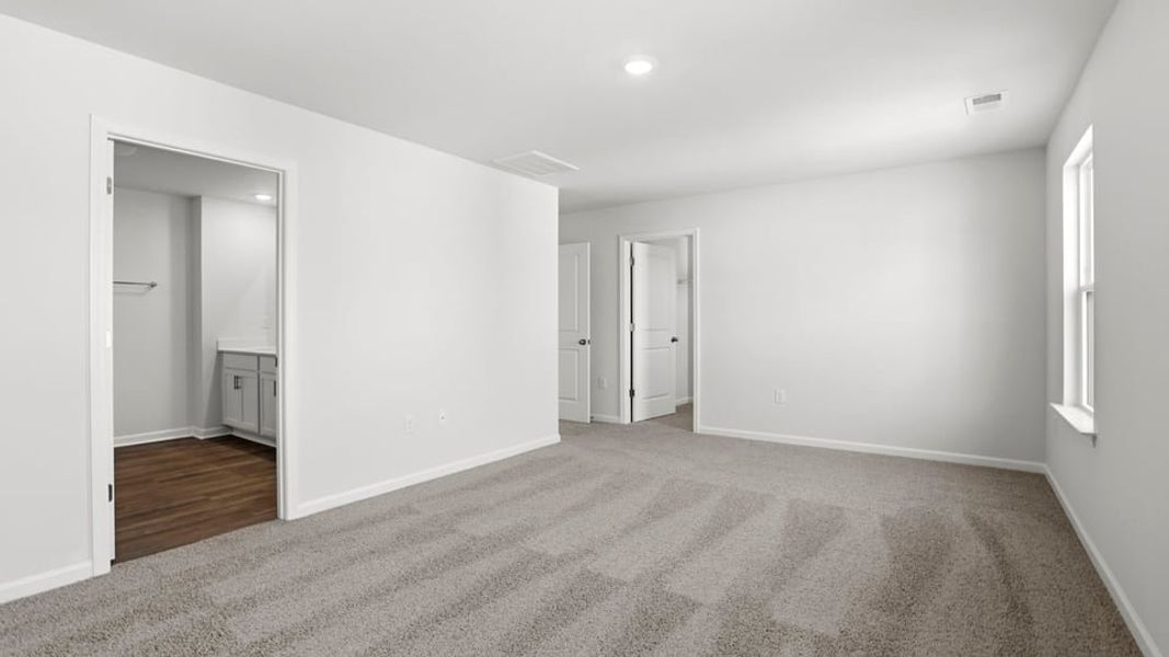 Spacious, unfurnished interior of a new home in Cedar Gap, Fountain Inn (Image 32).