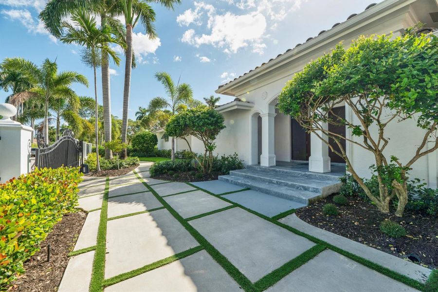 Furnished interior view inside a new home in , Fort Lauderdale (Image 10).