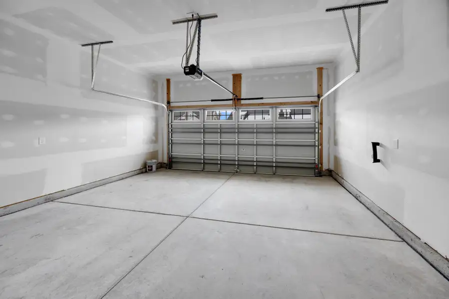 Spacious, unfurnished interior of a new home in Carnes Crossroads, Summerville (Image 10). Spacious, unfurnished interior of a new home in Carnes Crossroads, Summerville (Image 10).