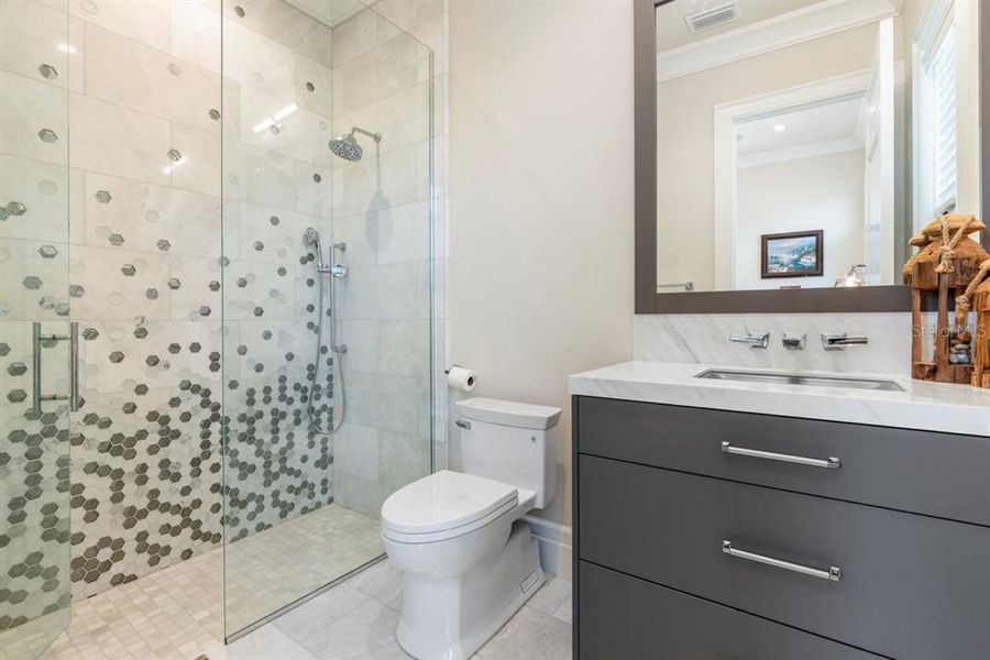 Furnished interior view inside a new home in , Orlando (Image 39).