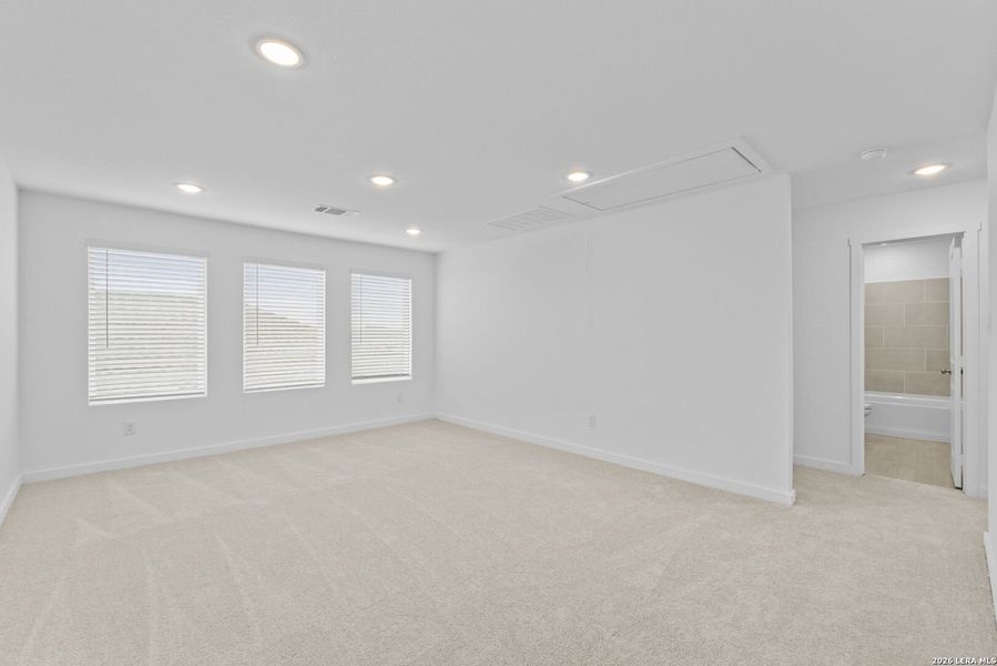 Spacious, unfurnished interior of a new home in Espada, San Antonio (Image 28).