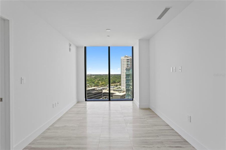 Spacious, unfurnished interior of a new home in , Tampa (Image 12).