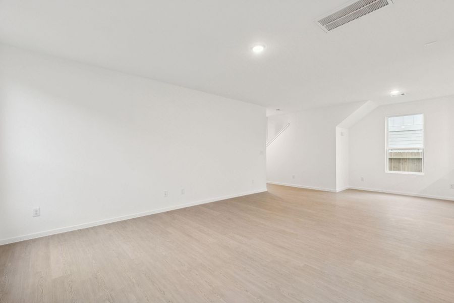 Spacious, unfurnished interior of a new home in Montgomery Bend, Montgomery (Image 24).