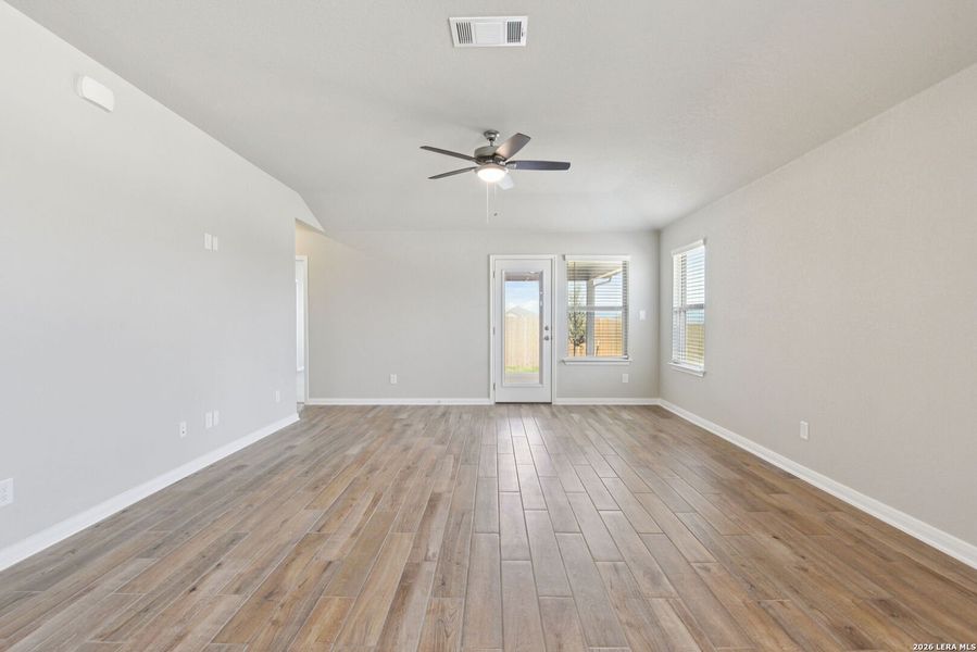 Spacious, unfurnished interior of a new home in Sagebrooke - Premier Series, San Antonio (Image 26).