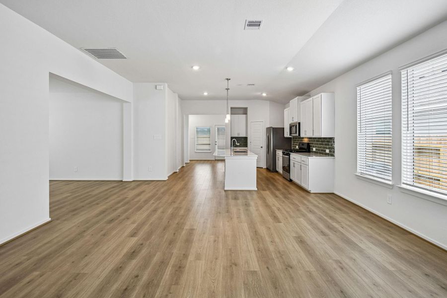 Spacious, unfurnished interior of a new home in Riviera Pines - Premier Series, Huffman (Image 37).
