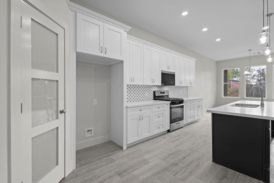 Furnished interior view inside a new home in , Nederland (Image 7).