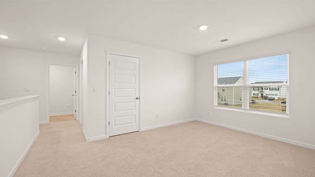 Spacious, unfurnished interior of a new home in Estates at Deer Hollow, Grovetown (Image 33).