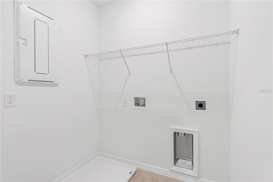 Spacious, unfurnished interior of a new home in Osprey Ranch Townhomes, Winter Garden (Image 12).