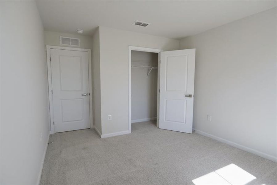 Spacious, unfurnished interior of a new home in Beech Glen, Anderson (Image 18).