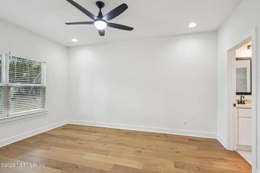 Spacious, unfurnished interior of a new home in , Green Cove Springs (Image 35).