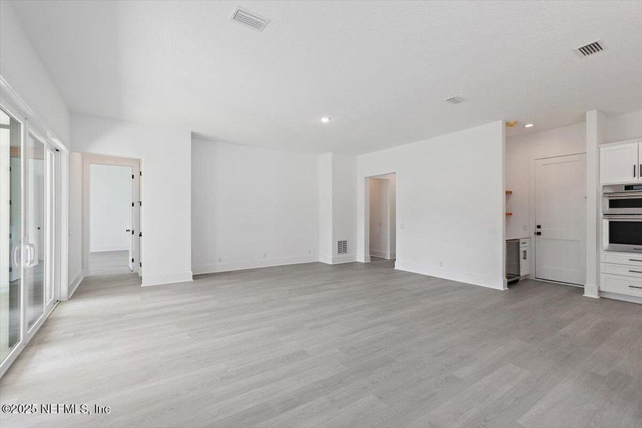 Spacious, unfurnished interior of a new home in , Keystone Heights (Image 19).