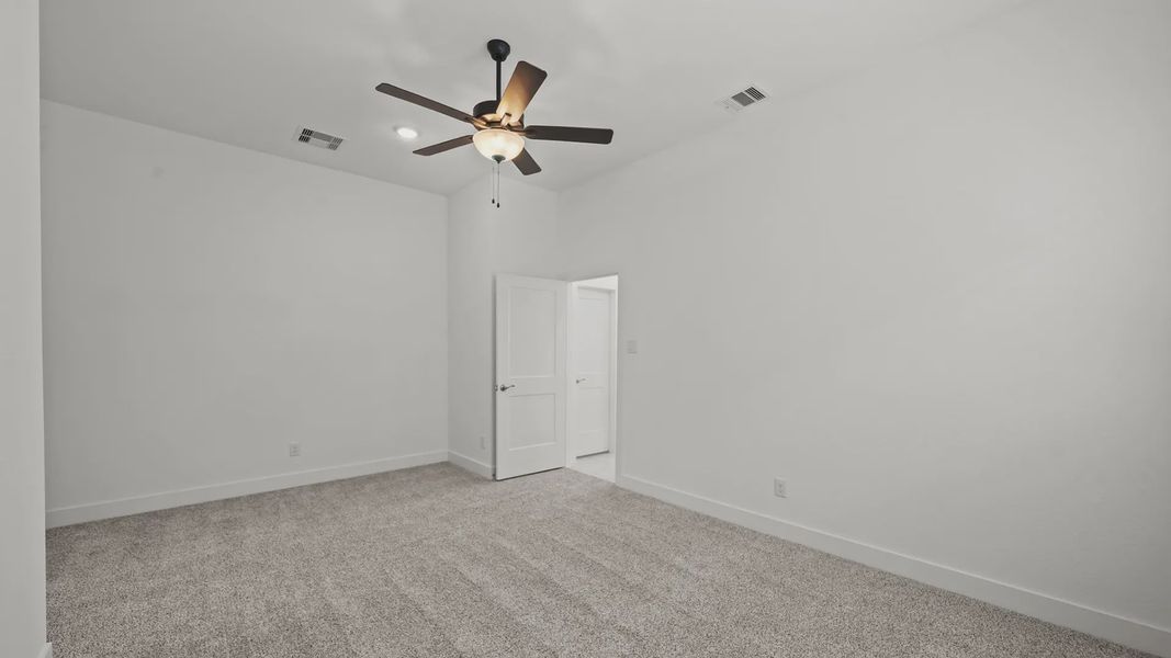 Spacious, unfurnished interior of a new home in Santa Rita Ranch, Liberty Hill (Image 27).