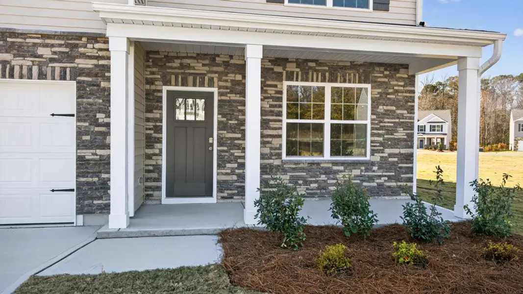 Exterior details and patio area of a home in North Gate, Vass (Image 3).