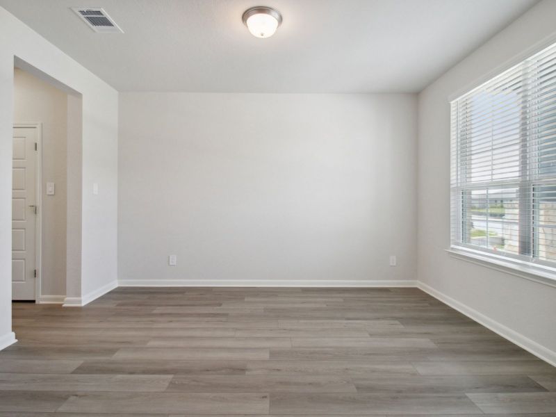 Spacious, unfurnished interior of a new home in Arcadia Ridge - Classic Series, San Antonio (Image 26).