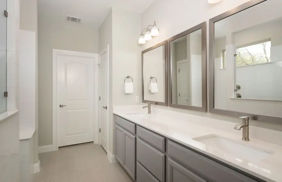 Representative furnished interior of a home built from the Mooreville by Pulte Homes in Crescent Bluff, Georgetown (Image 7).