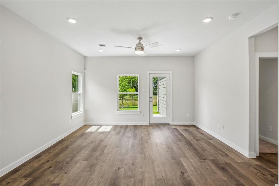 Spacious, unfurnished interior of a new home in Ambergrove, Royse City (Image 34).