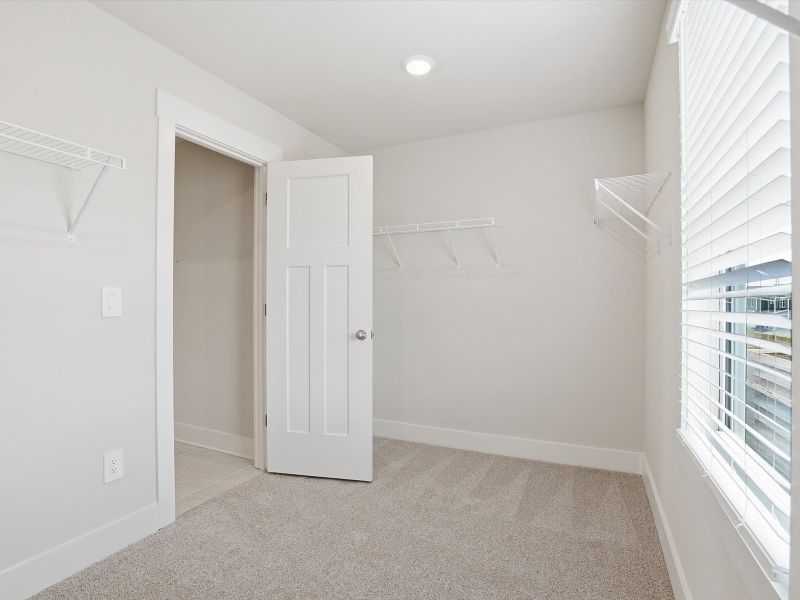 Spacious, unfurnished interior of a new home in Ashby Woods, Boiling Springs (Image 14).