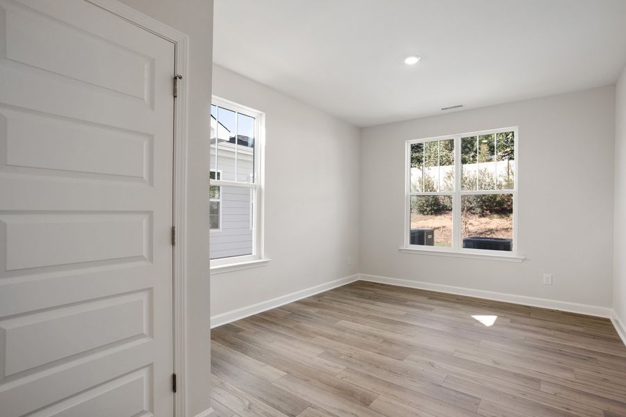 Spacious, unfurnished interior of a new home in Georgias Landing, Raleigh (Image 27).