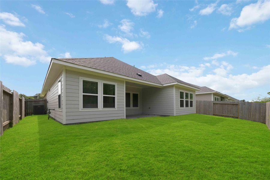 Exterior details and patio area of a home in King Oaks Village, Baytown (Image 16). Exterior details and patio area of a home in King Oaks Village, Baytown (Image 16).