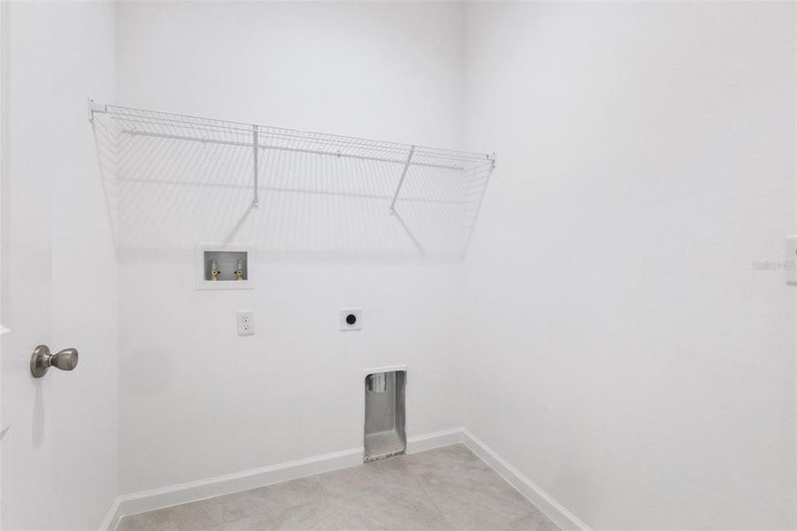Spacious, unfurnished interior of a new home in Grand Isle, Grand Island (Image 24).