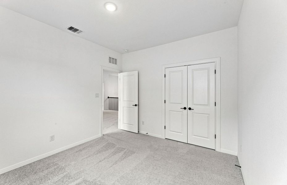 Spacious, unfurnished interior of a new home in Bluffview Reserve, Leander (Image 17).