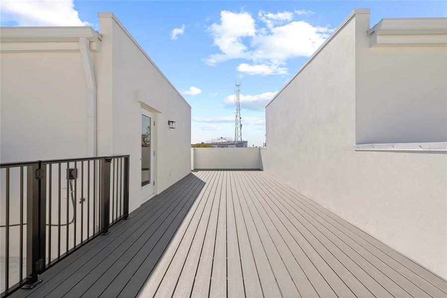 Exterior details and patio area of a home in Alante, St. Petersburg (Image 26).