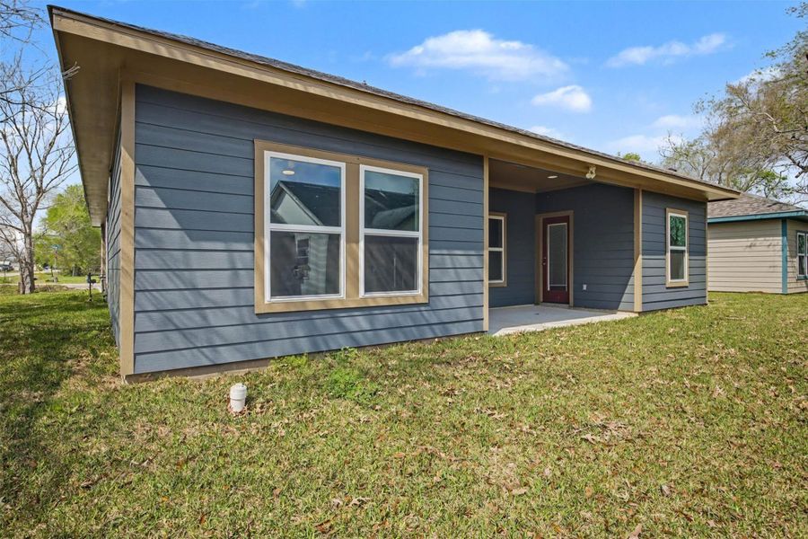 Exterior details and patio area of a home in , Dickinson (Image 18).