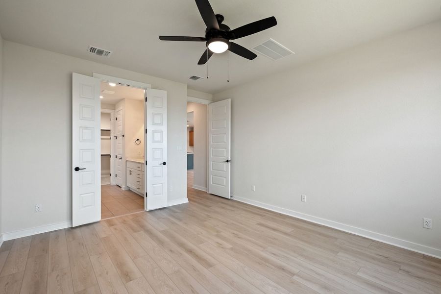 Spacious, unfurnished interior of a new home in Heritage, Dripping Springs (Image 40). Spacious, unfurnished interior of a new home in Heritage, Dripping Springs (Image 40).