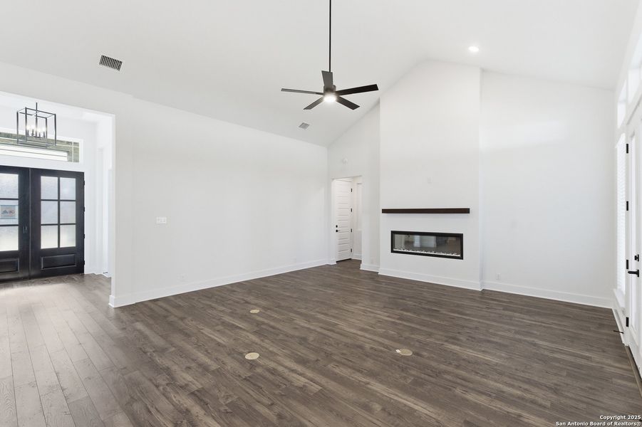 Spacious, unfurnished interior of a new home in Mesa Western, Cibolo (Image 36).