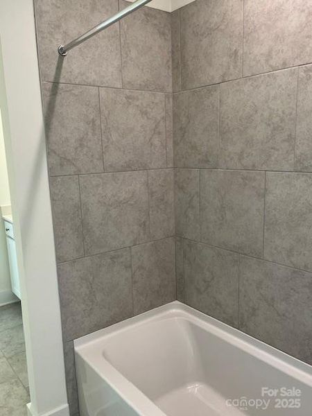 Guest Bath Tub/Shower