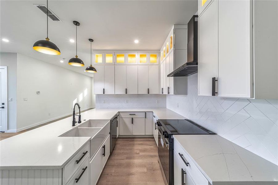 Furnished interior view inside a new home in , Dallas (Image 9).