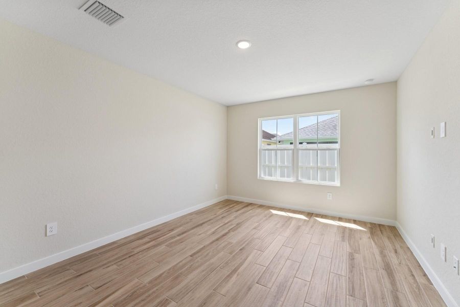 Spacious, unfurnished interior of a new home in , Fort Pierce (Image 37).